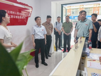 校长卢超深入“一站式”学生社区调研指导